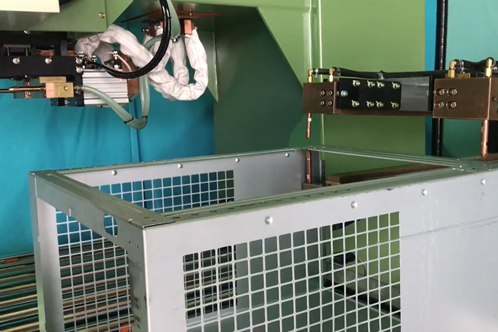  HVAC Ducting & Air Conditioner Housing